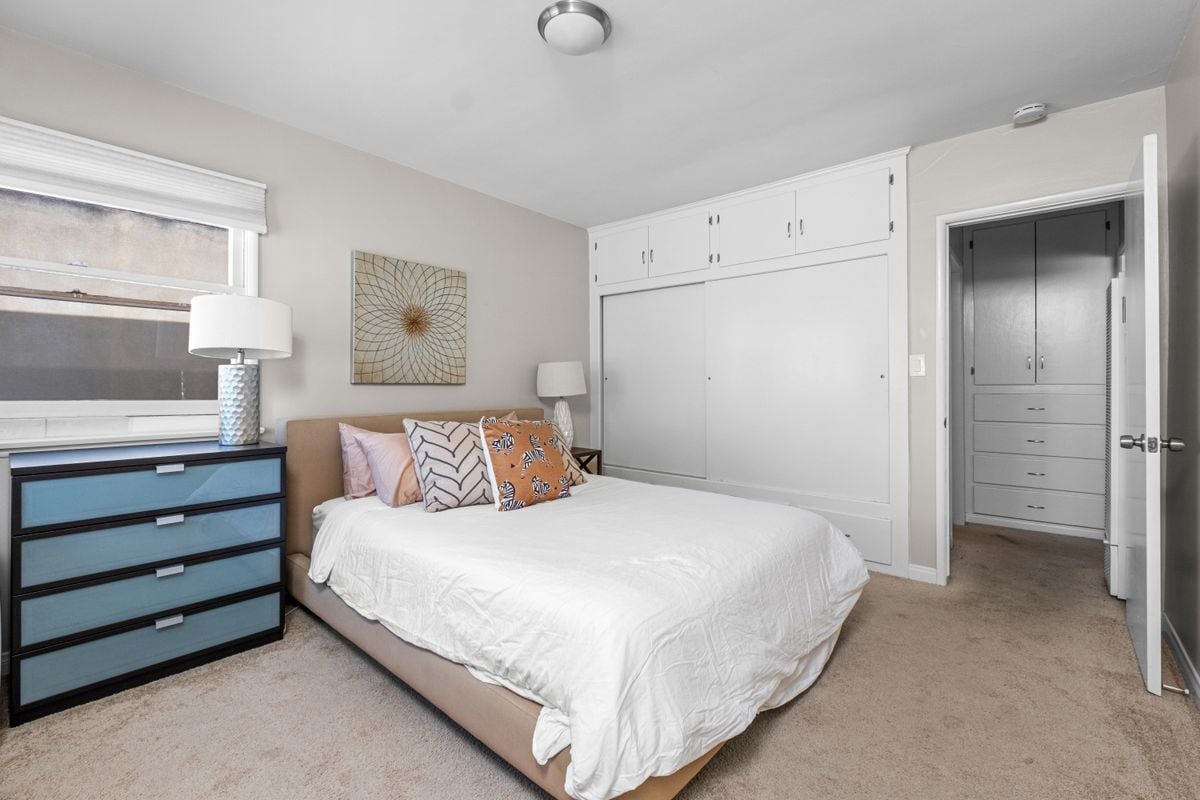 Building Photo - 58 10th Ct