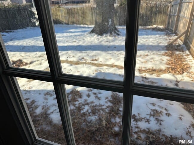 Building Photo - 2403 Lynnhaven Dr