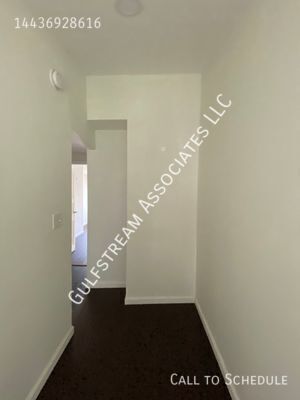 Building Photo - 122 S Carlton St