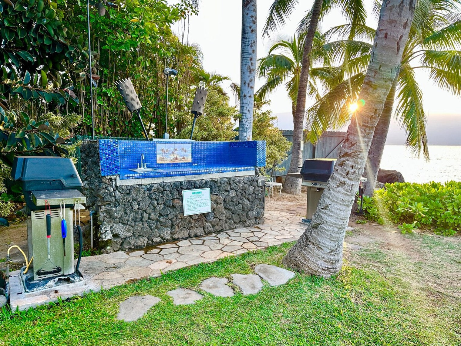 Building Photo - 190 Hauoli St