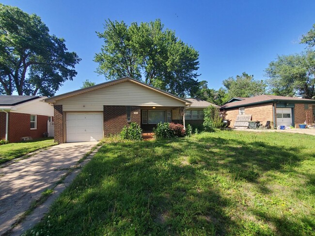 Primary Photo - Single Fam. Home just SW of Kellogg and Ro...