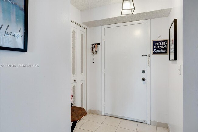 Building Photo - 321 SE 3rd St