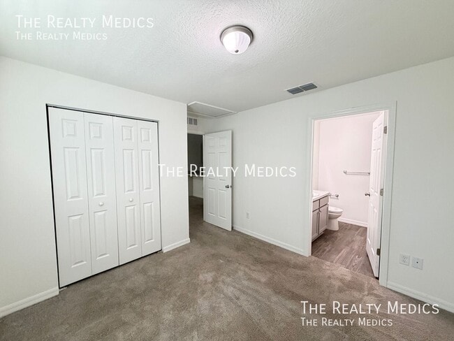 Building Photo - 15790 SW 28th Avenue Rd