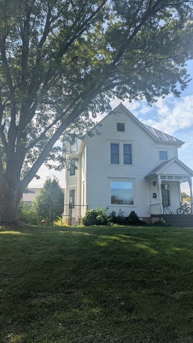 Building Photo - 122 North St