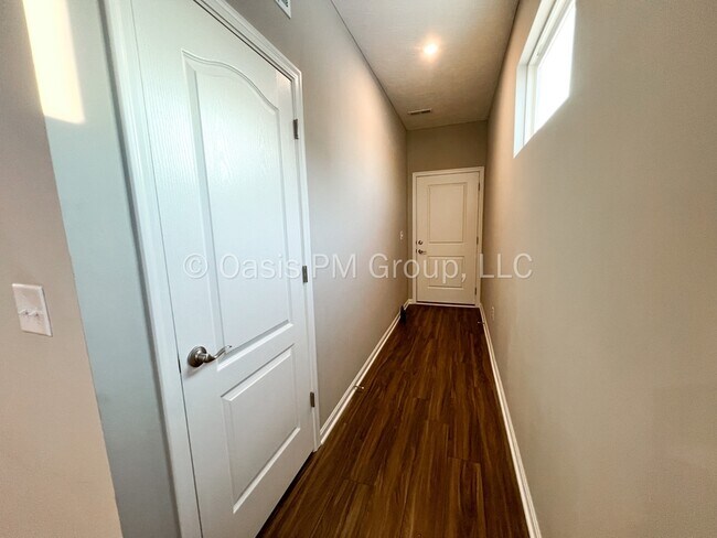 Building Photo - 521 Rochdale Run