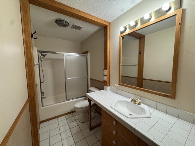 Building Photo - 104 Ridgewood Dr