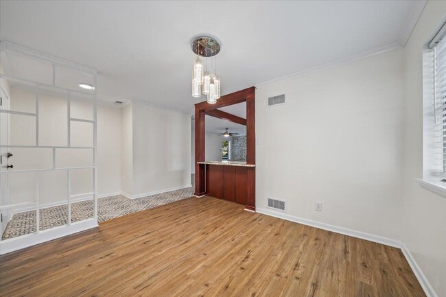 Building Photo - 1554 Estate Dr