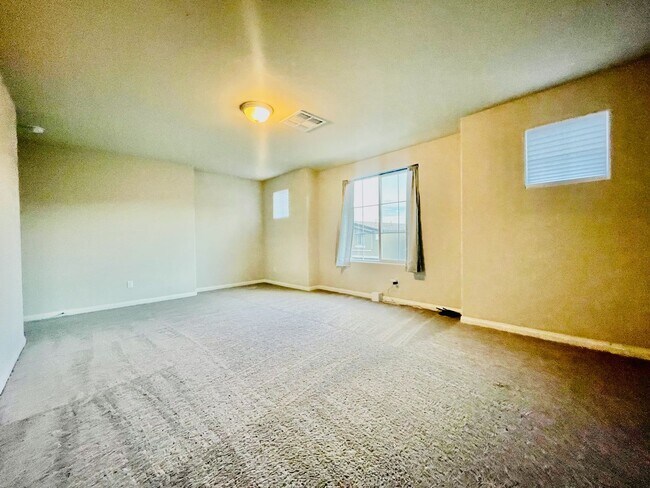 Building Photo - Newer 5 Bd, 3 Bth, Bonus Room, Open Floor ...