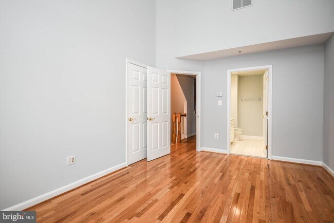 Building Photo - 1303 Cameron Hill Ct