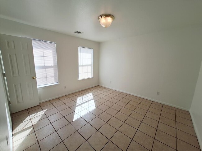 Building Photo - 1408 Perez St