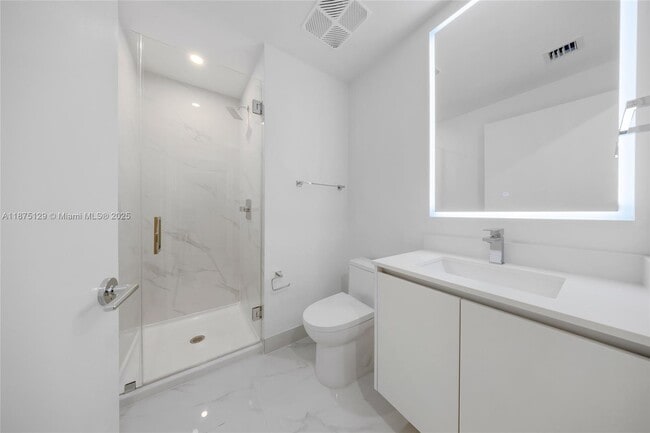 Building Photo - 700 NE 24th St