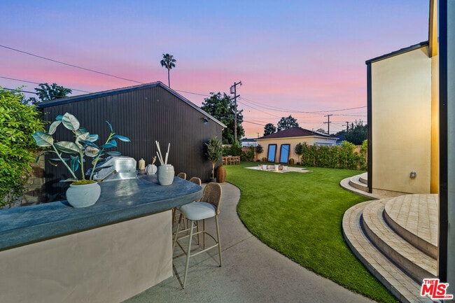 Building Photo - 14742 Weddington St