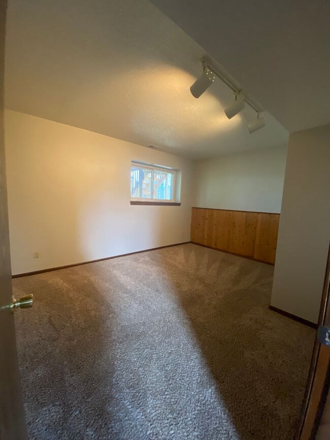 Building Photo - 6515 Flintridge Dr