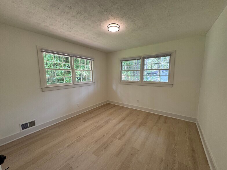 Building Photo - 2289 Addison Rd NE