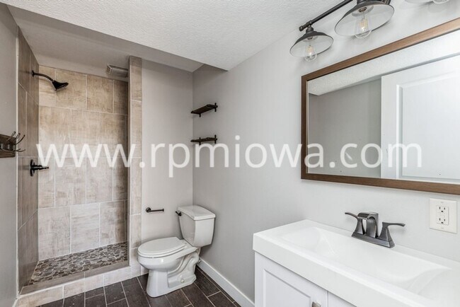 Building Photo - NORTH ANKENY HOME!! 4 Bedroom, 2.5 Bathroom Home