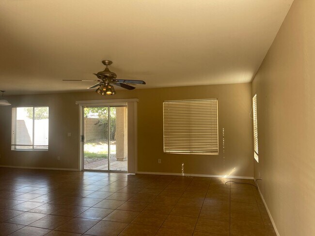 Building Photo - San Tan Valley, 4 bed, 3 bath, huge loft, 2300 sqft