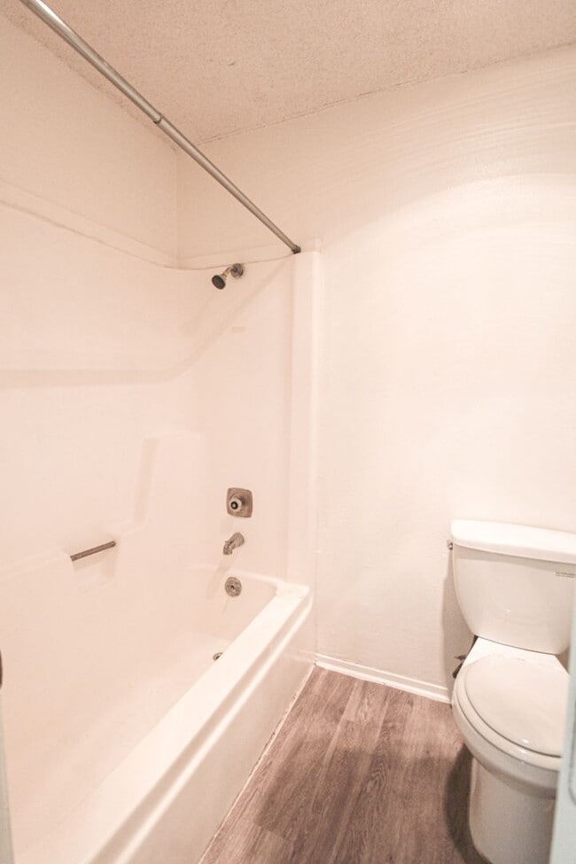 Building Photo - 1327 Julienne Pl