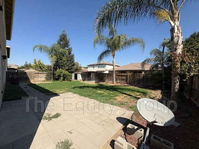 Building Photo - 3116 W Buena Vista Ave
