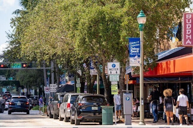 Building Photo - 110 SE 2nd St