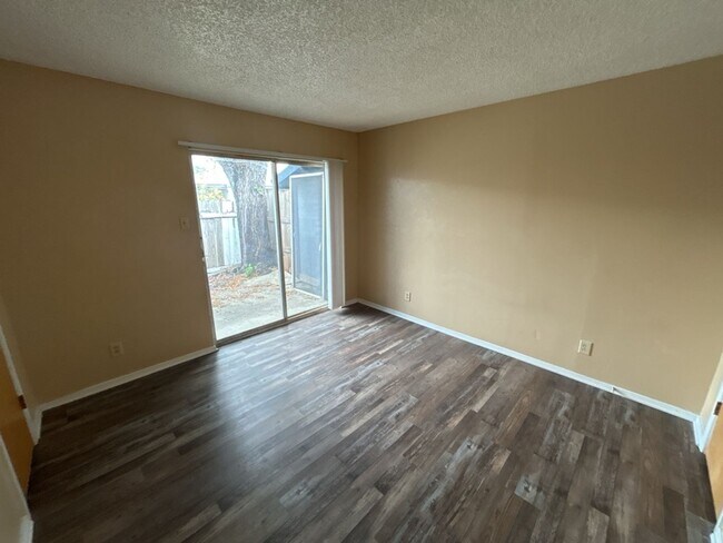 Building Photo - 1305 Willow Springs Rd