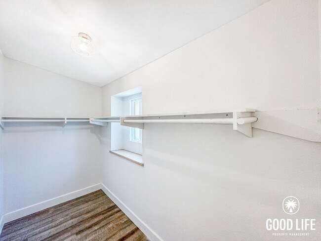 Building Photo - Renovated 3BD/2.5BA Condo in Chula Vista with Fireplace, W/D & Private Balcony
