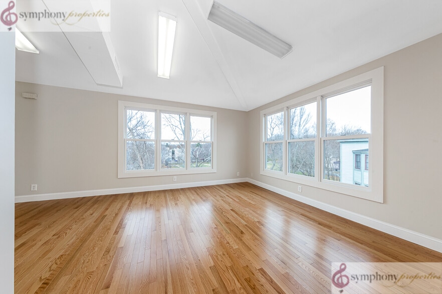 Primary Photo - 162 Fuller St