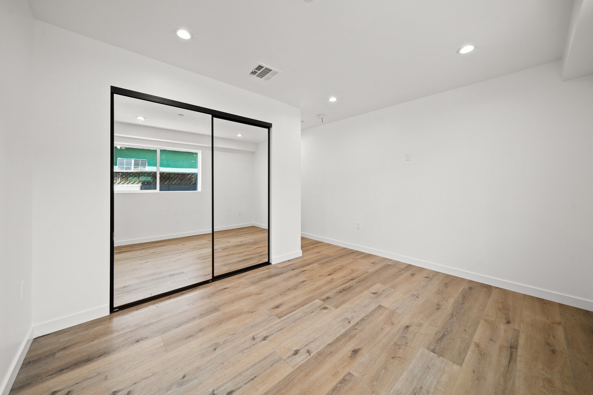 Building Photo - 6053 Craner Ave