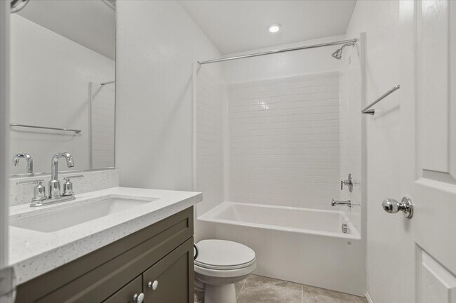 Building Photo - 1180 Heliodor Ave