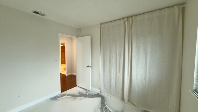 Building Photo - 4 Bedroom | 2.5 Bathroom | Single Family Home in Rosemont Available Now