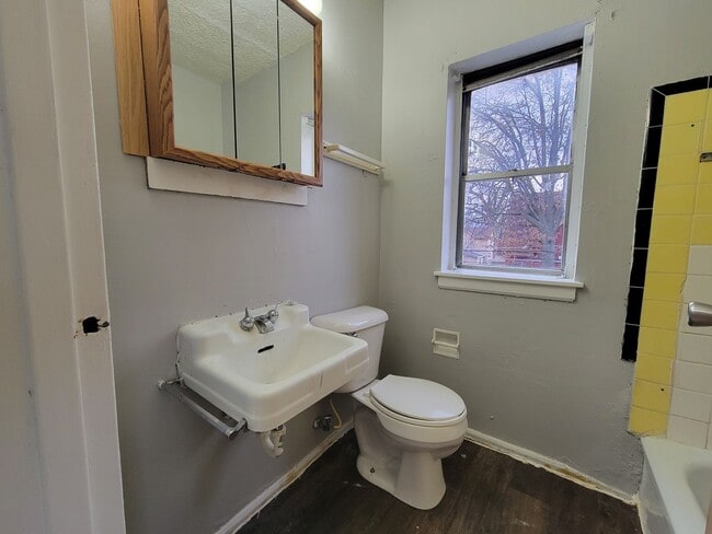 Building Photo - 1 bed apartment