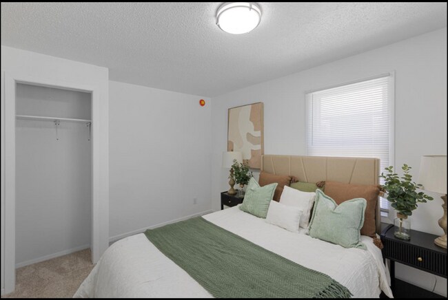 Building Photo - Updated South Omaha Home with Oversized Ga...