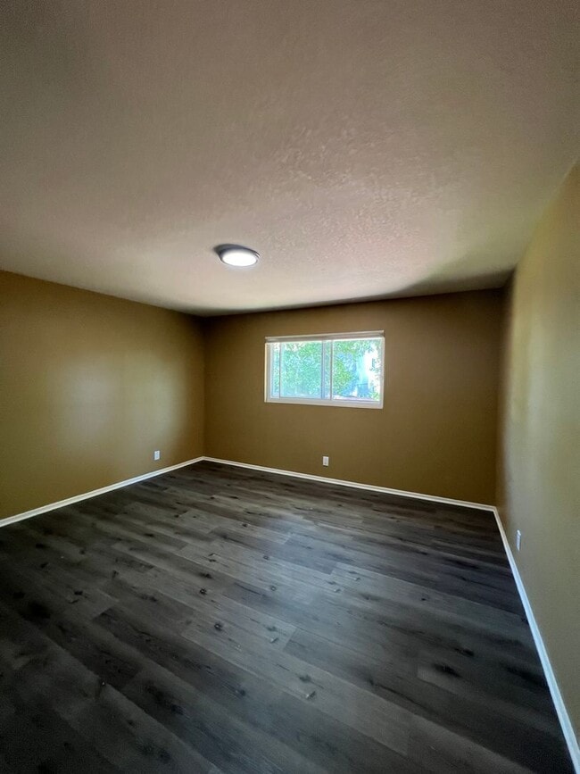 Building Photo - Lake Forest House with 4 bed 2 bath plus loft