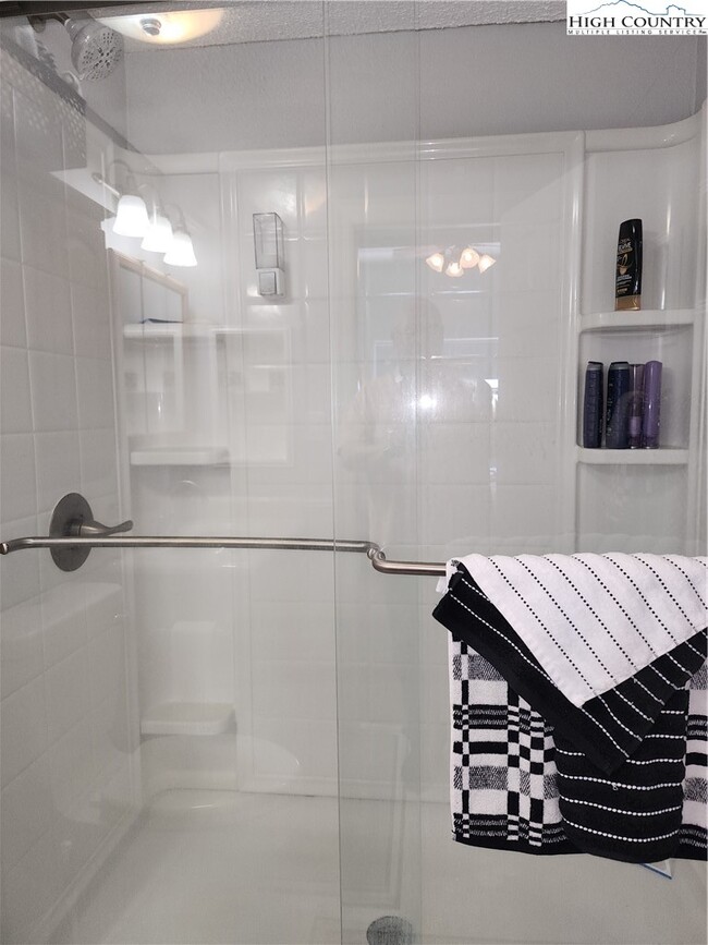 Building Photo - 303 Sugar Top Dr