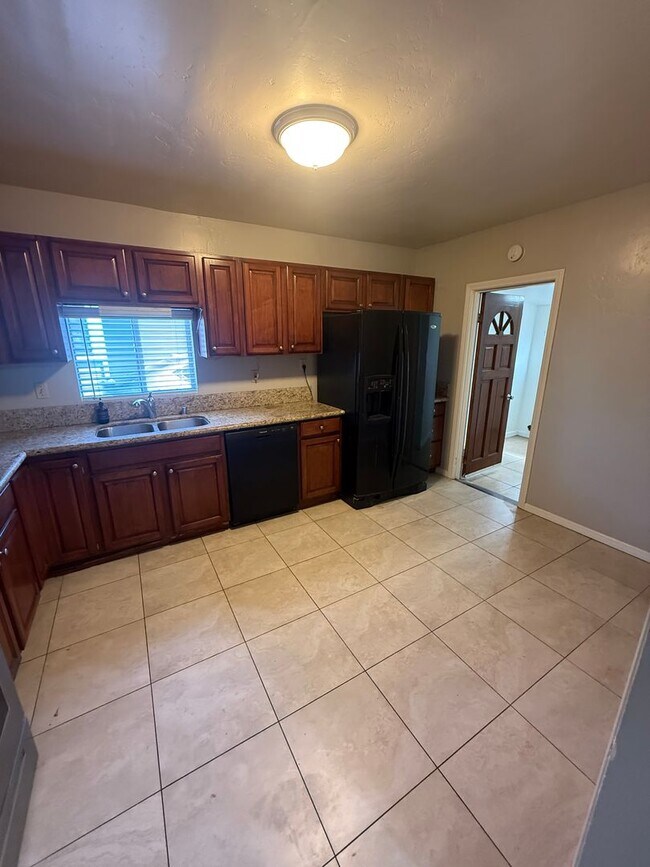 Building Photo - Beautiful 3 Bedroom La Mesa Home