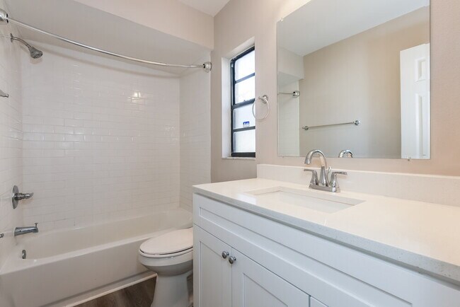 Building Photo - 813 Regal Palm Ct