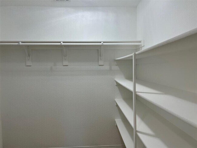 Building Photo - 1427 Swan Ridge Dr