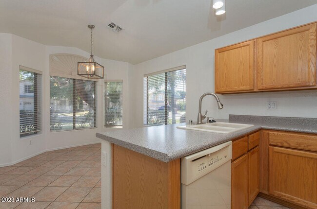 Building Photo - 1452 W Blue Ridge Way