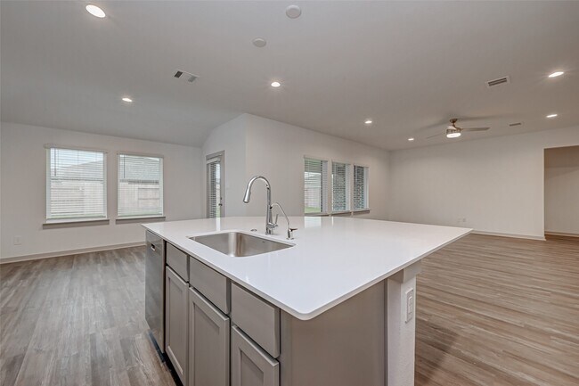 Building Photo - 1203 Hyde Lk Ln