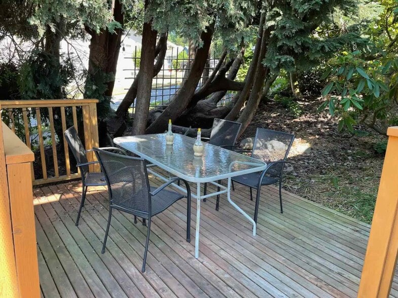 101 deck - 631 N Garden St