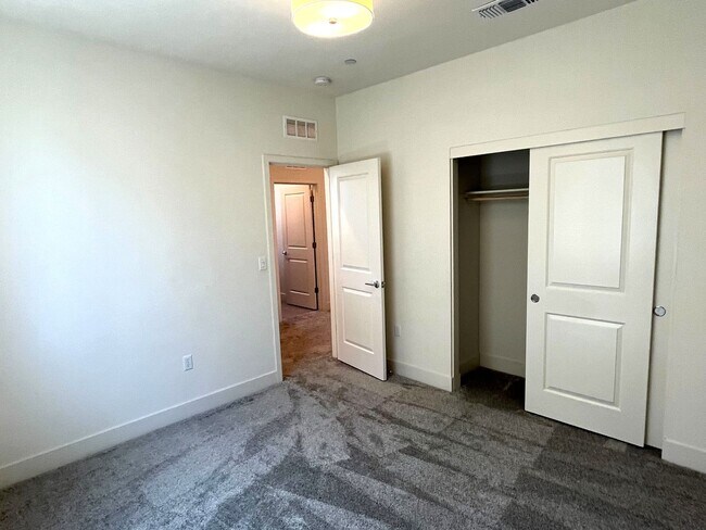 Building Photo - Spacious 4-Bedroom Home in Prime Tracy Loc...