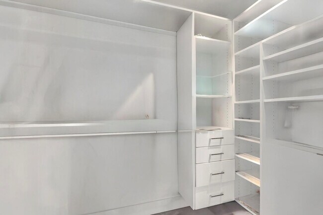 Building Photo - 11930 N Bayshore Dr