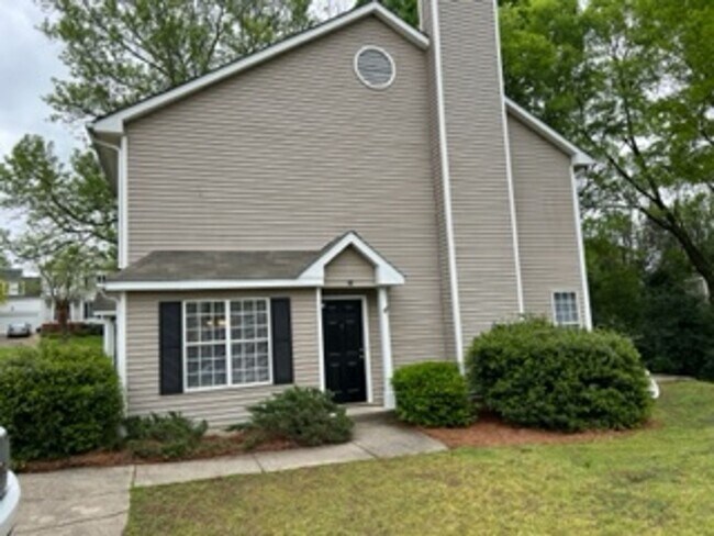 Building Photo - 826 Selwyn Place Rd