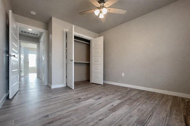 Building Photo - 2184 Hilltop Ln