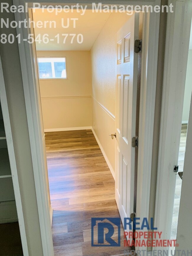Building Photo - 3 Bed 1 Bath Ogden Home Now Available!