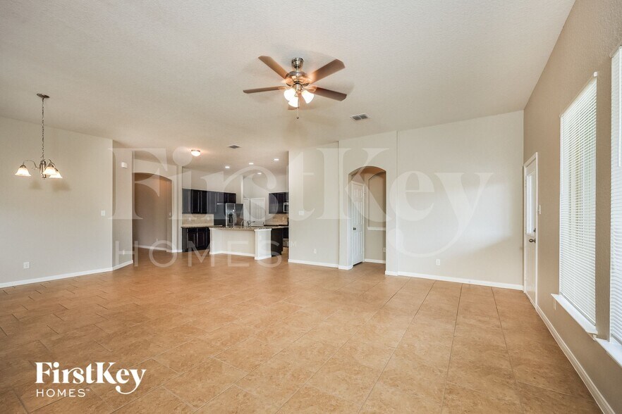 Building Photo - 8909 Palmetto Pk