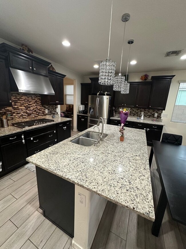 Building Photo - Charming 4 Bed 3 Bath Home in Meadows community, North Peoria !! POOL!!