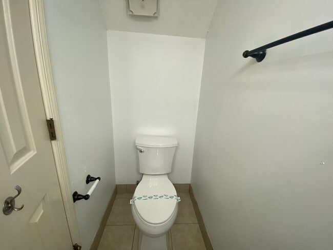 Building Photo - 1730 Beechwood Cir N