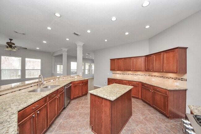 Building Photo - 18403 Sierra Falls Ct