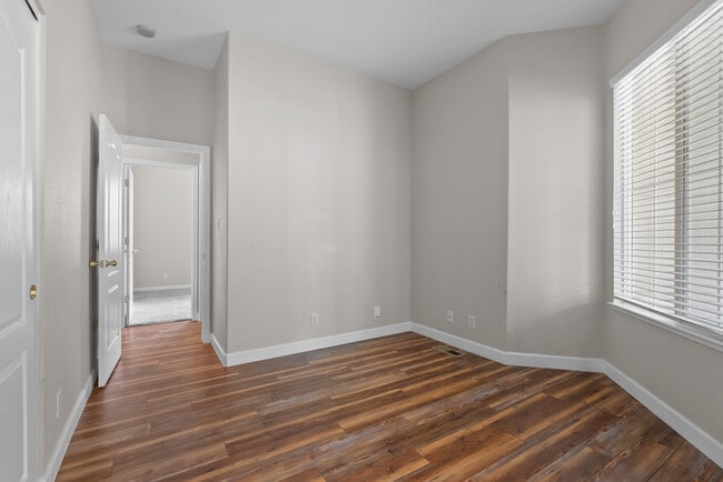 Building Photo - 2720 Avenida De Landa