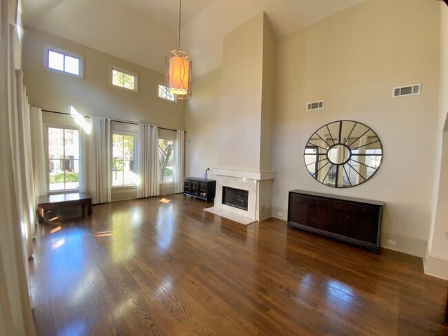 Building Photo - 975 N Ormewood Park Dr SE